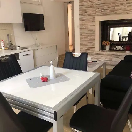 Eni & Dani アパート