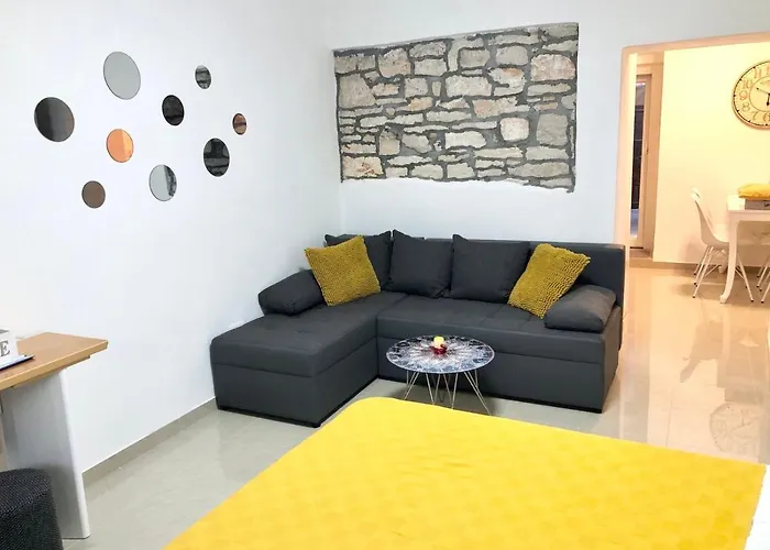 Daire Eni & Dani Pula