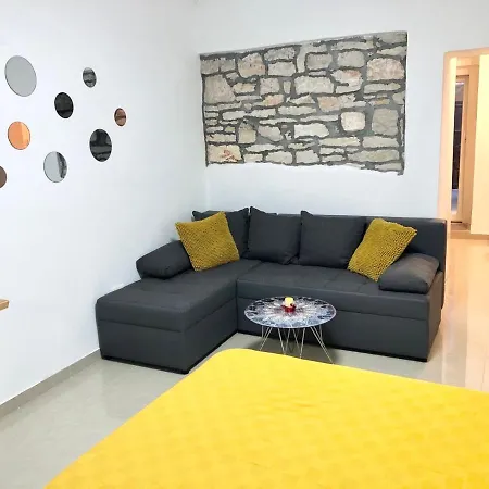 Апартаменты Eni & Dani Пула